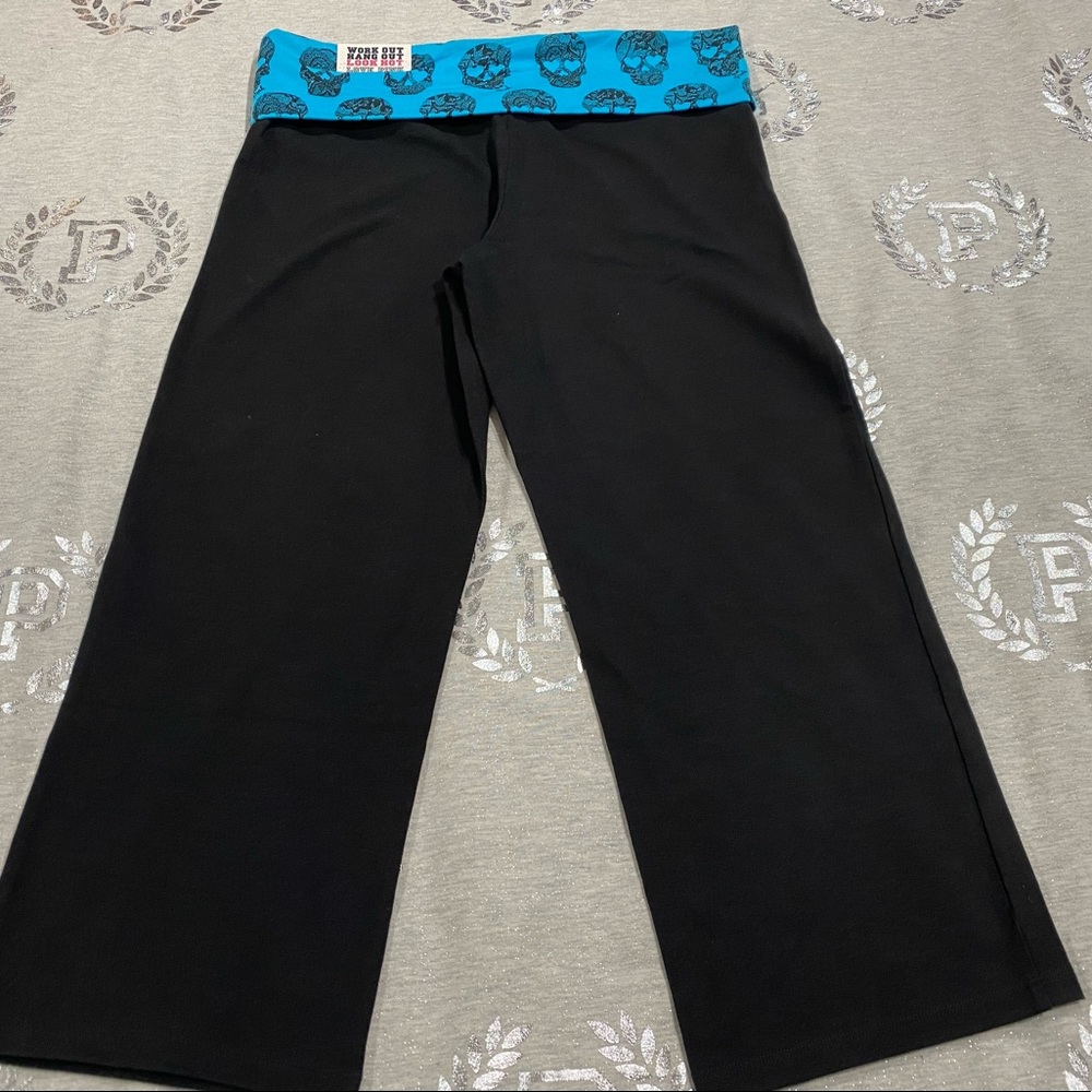 VS PINK SKULL YOGA PANTS - cropped